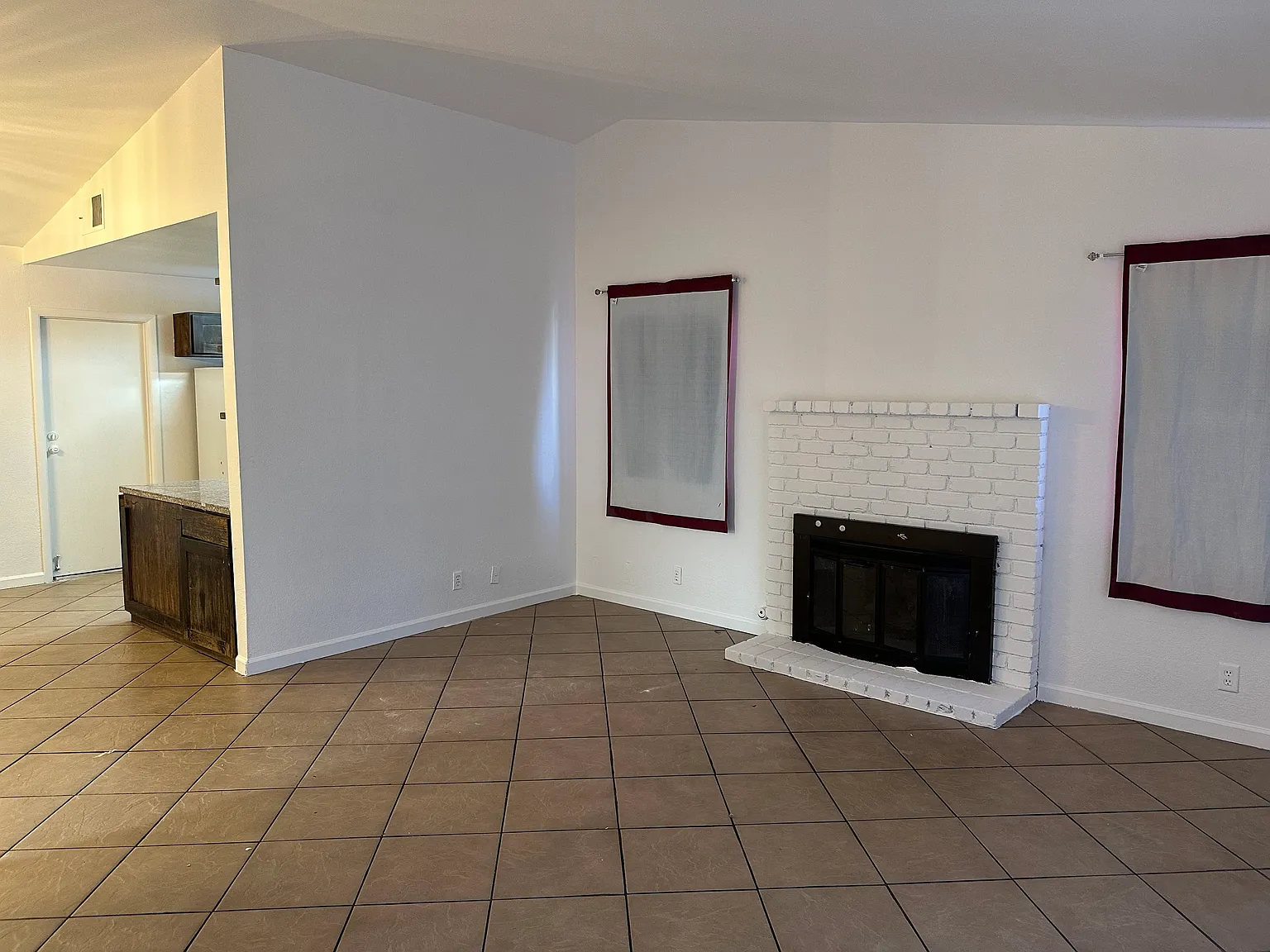3 bed, 1250 sqft, $2,100 — Photo 3
