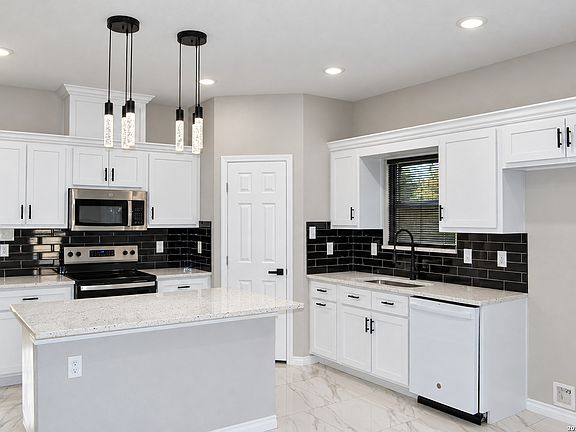4th image of 237 AVENUE D