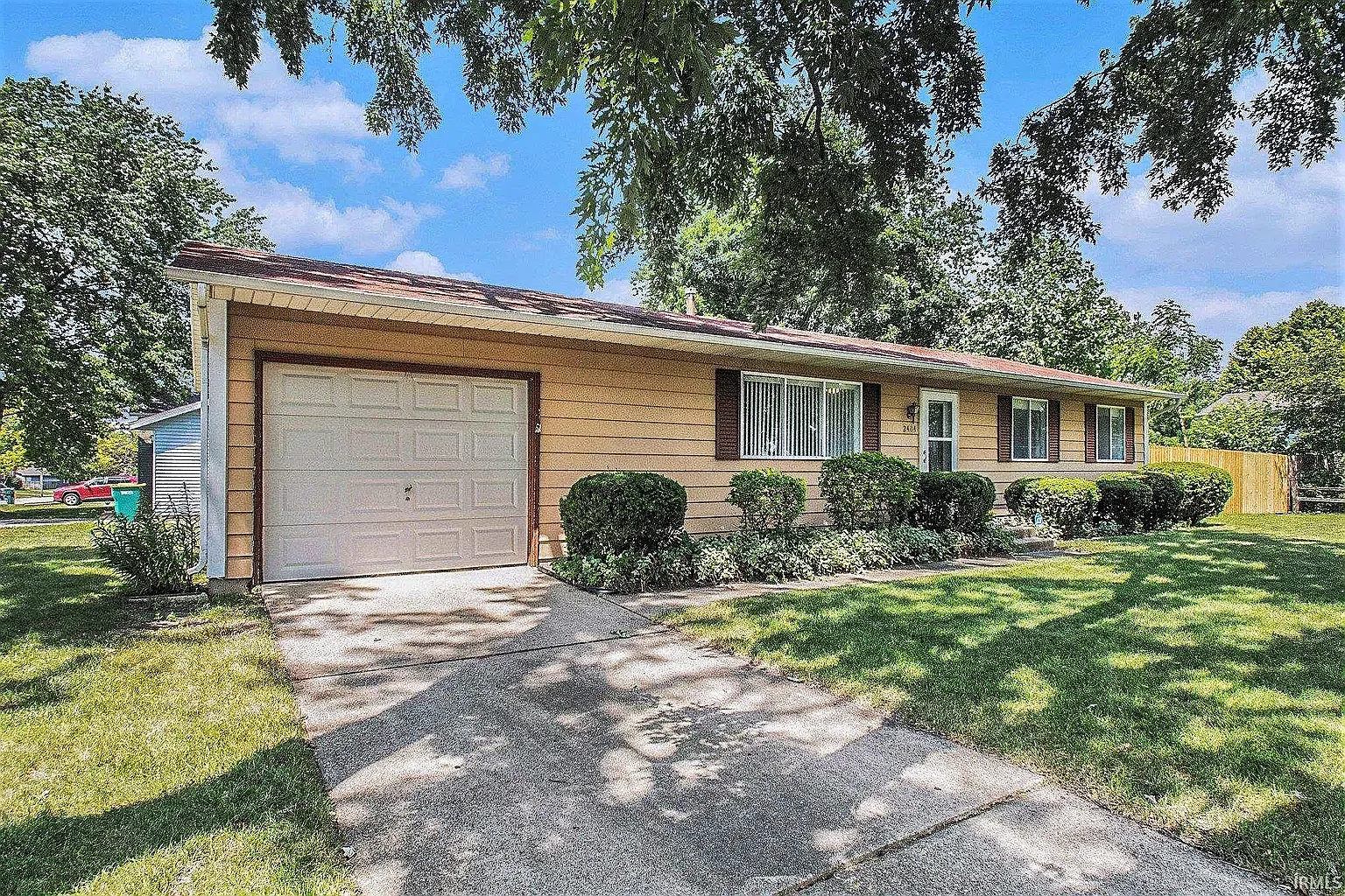3 bed, 1008 sqft, $2,400 — Photo 3