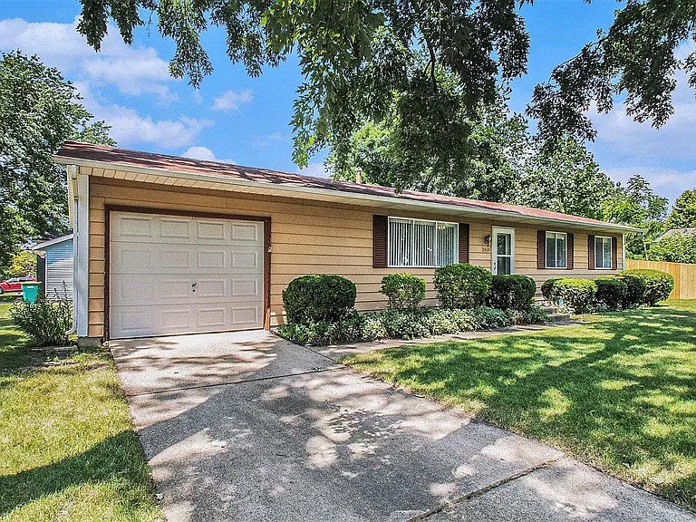 2404 Hummel Dr — Photo 3