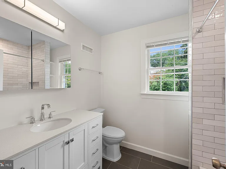 2816 Ellicott St NW — Photo 25