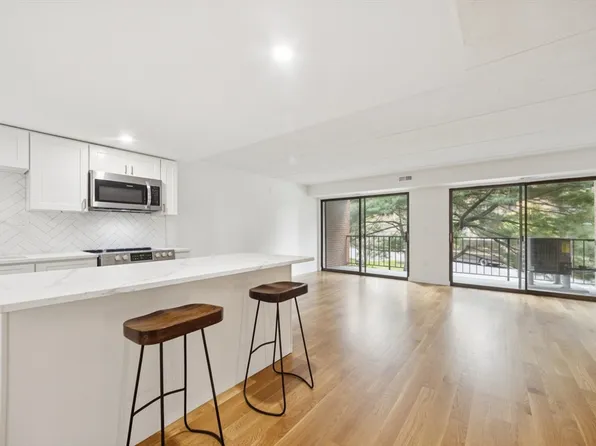 146 Marble St APT 213, Stoneham, MA 02180