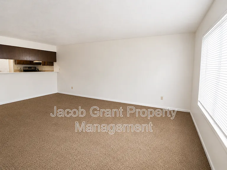 776 Whittier St #776 — Photo 3