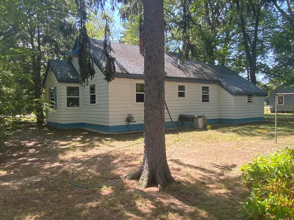1074 E Hile Rd, Norton Shores, MI 49441