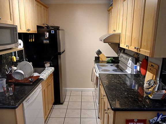 5th image of 419 Piccadilly Pl