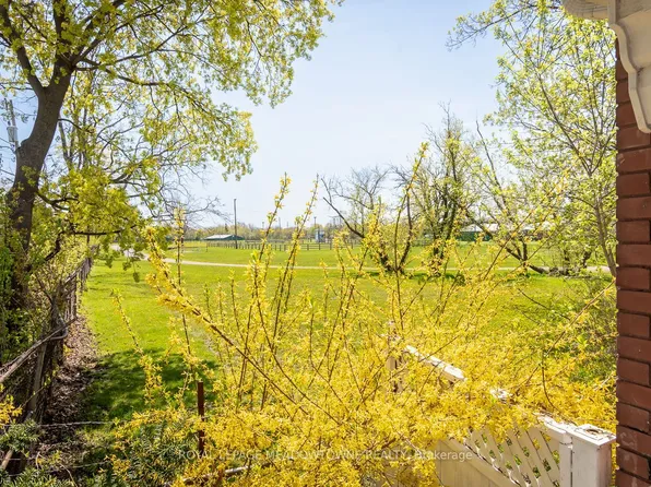 90 Thomas St, Milton, ON L9T 2E2