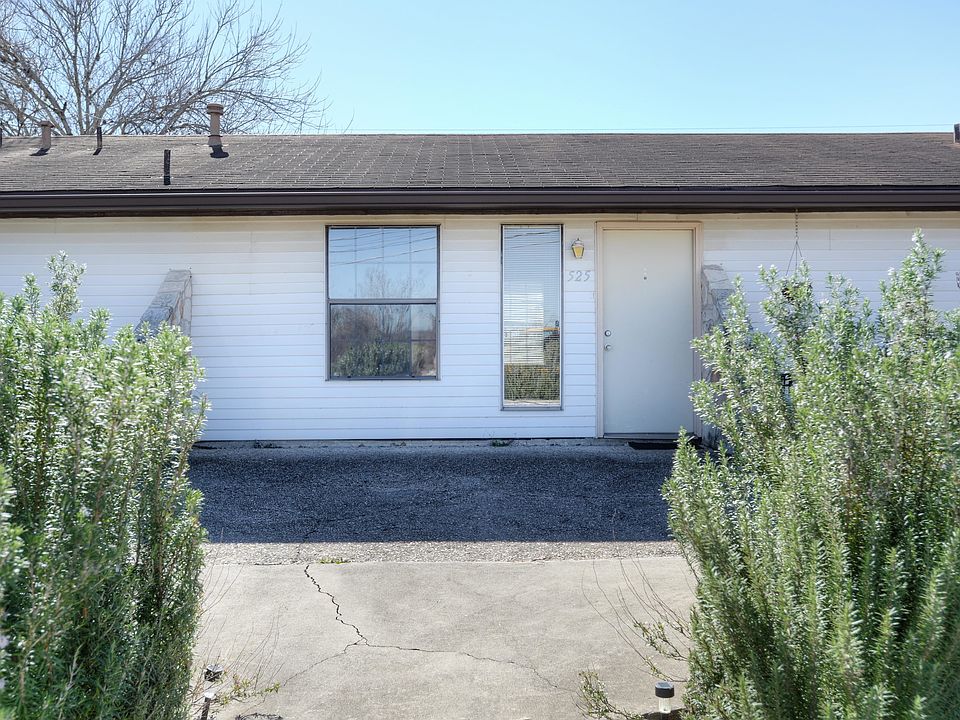 1st image of 525 Oak Park Dr #525