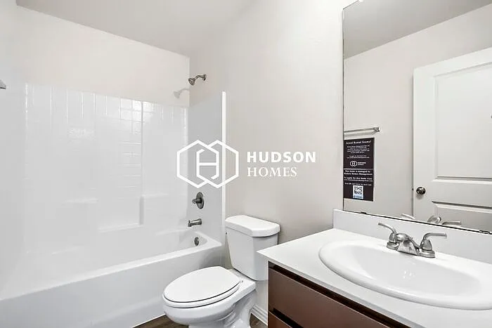 2402 Smith Dr — Photo 11