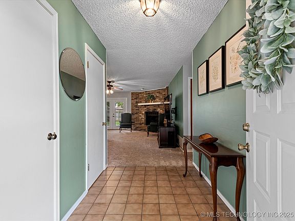 4th image of 1239 East Dr
