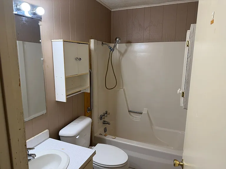 1420 Hardy St — Photo 6