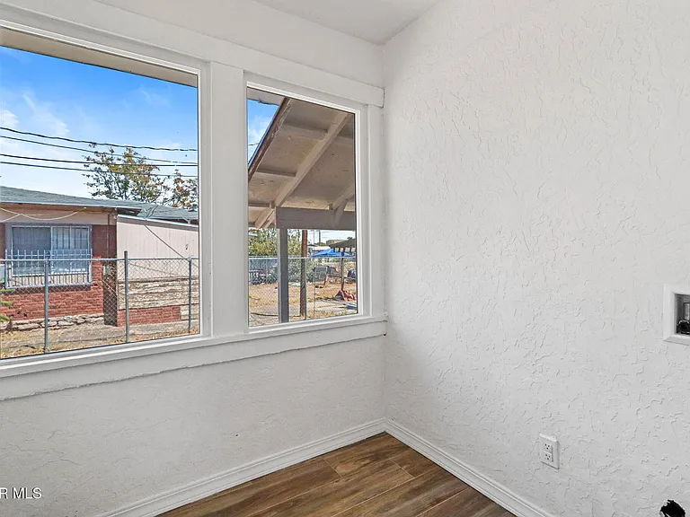 1116 N Copia St — Photo 5