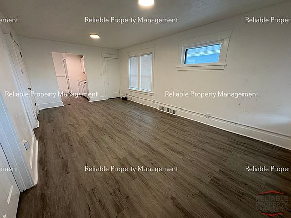4th image of 215 N 6th Ave