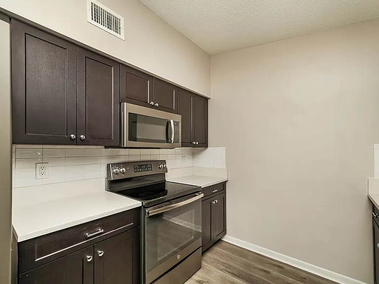 1828 Craven Dr — Photo 9