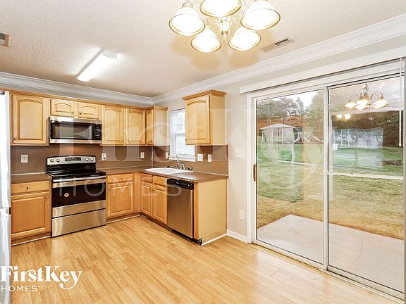 5th image of 885 Raindrops Rd