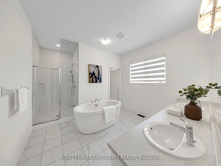 2215 Beckman Cres #UPPER — Photo 37