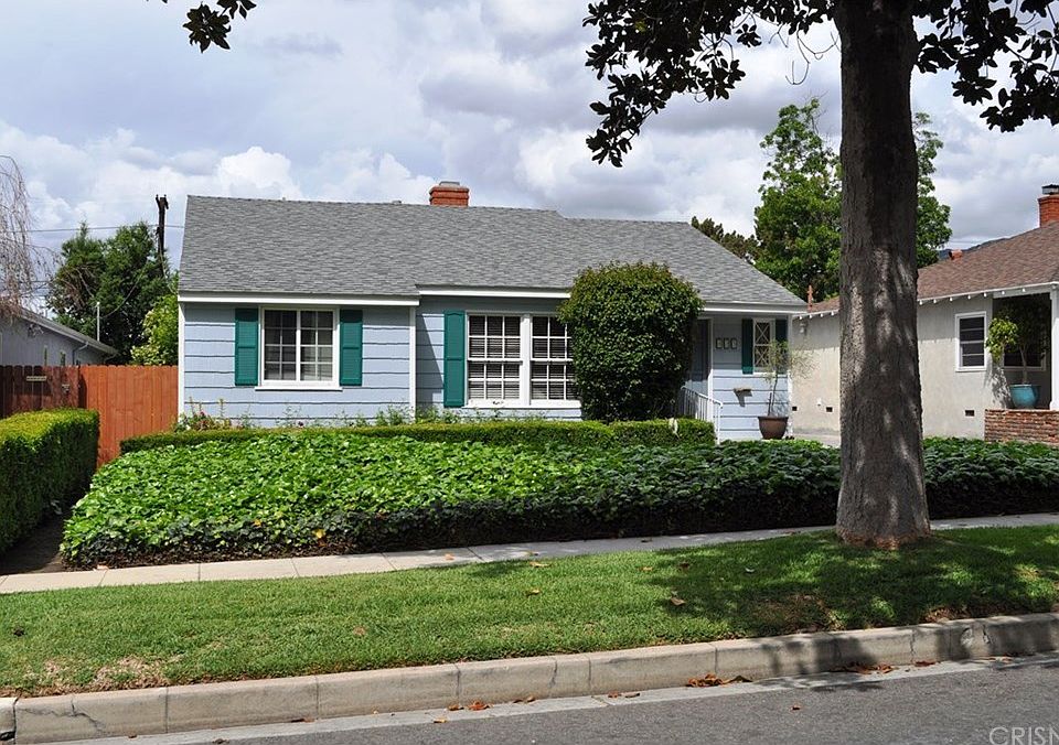 1st image of 423 Cambridge Dr
