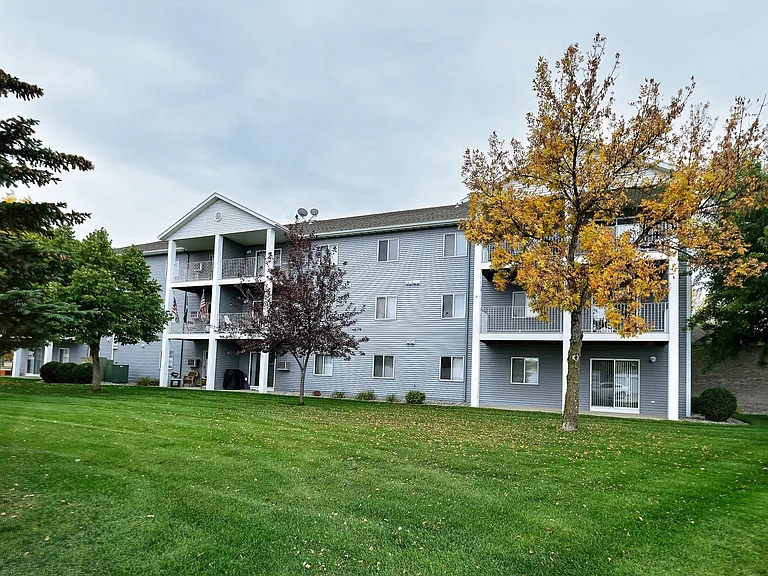Fargo, ND Flagstone Apartments | Exterior