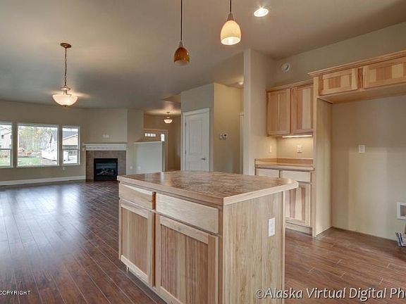 2nd image of 1140 W Angel Cir