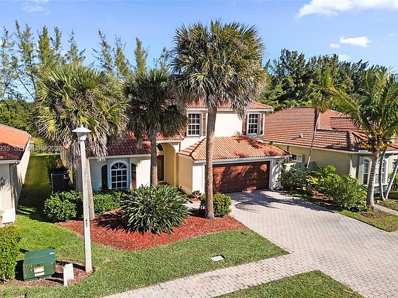 3rd image of 4831 Gateway Gardens Dr