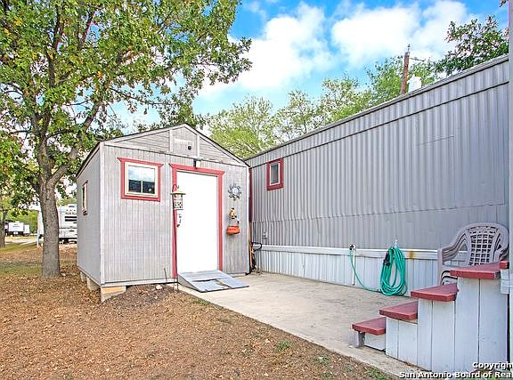 4th image of 185 Leafy Ln