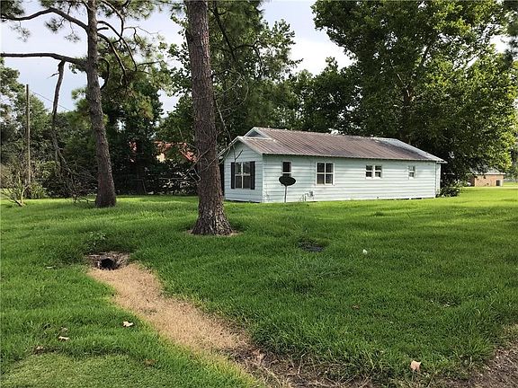 3rd image of 711 Derouen Ave