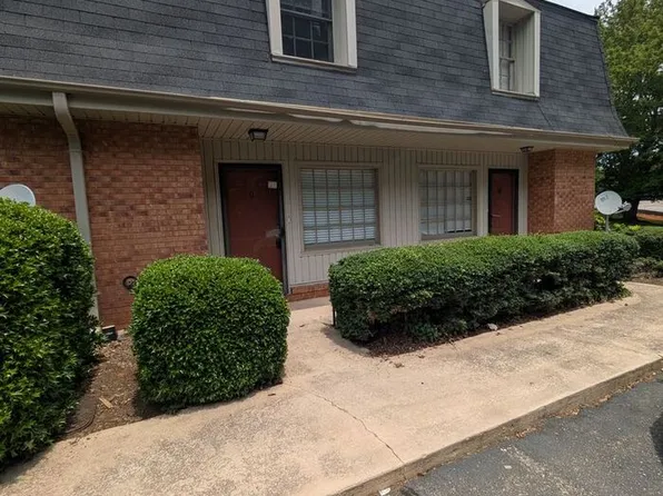 225 2nd St SE #9, Hickory, NC 28602