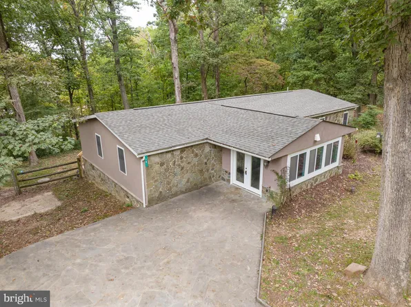 19 Cunning Fox Rd, Harpers Ferry, WV 25425