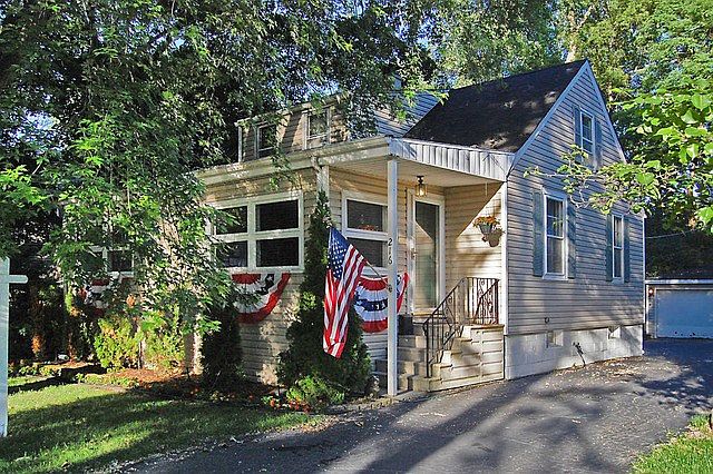 1st image of 216 N Hickory Ave