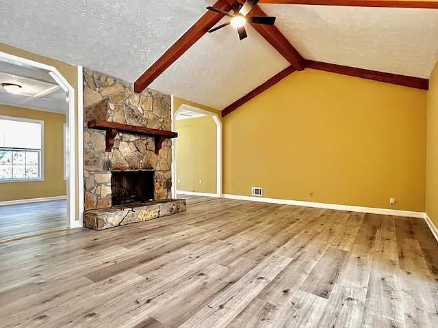 4 bed, 3.0 bath, 1954 sqft, $2,395 — Photo 3