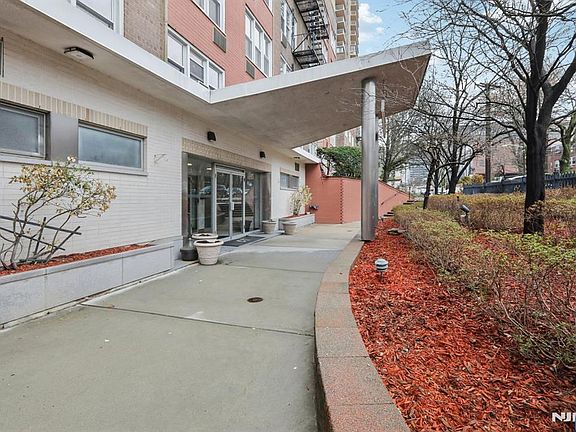 3rd image of 2160 Center Ave APT 4N