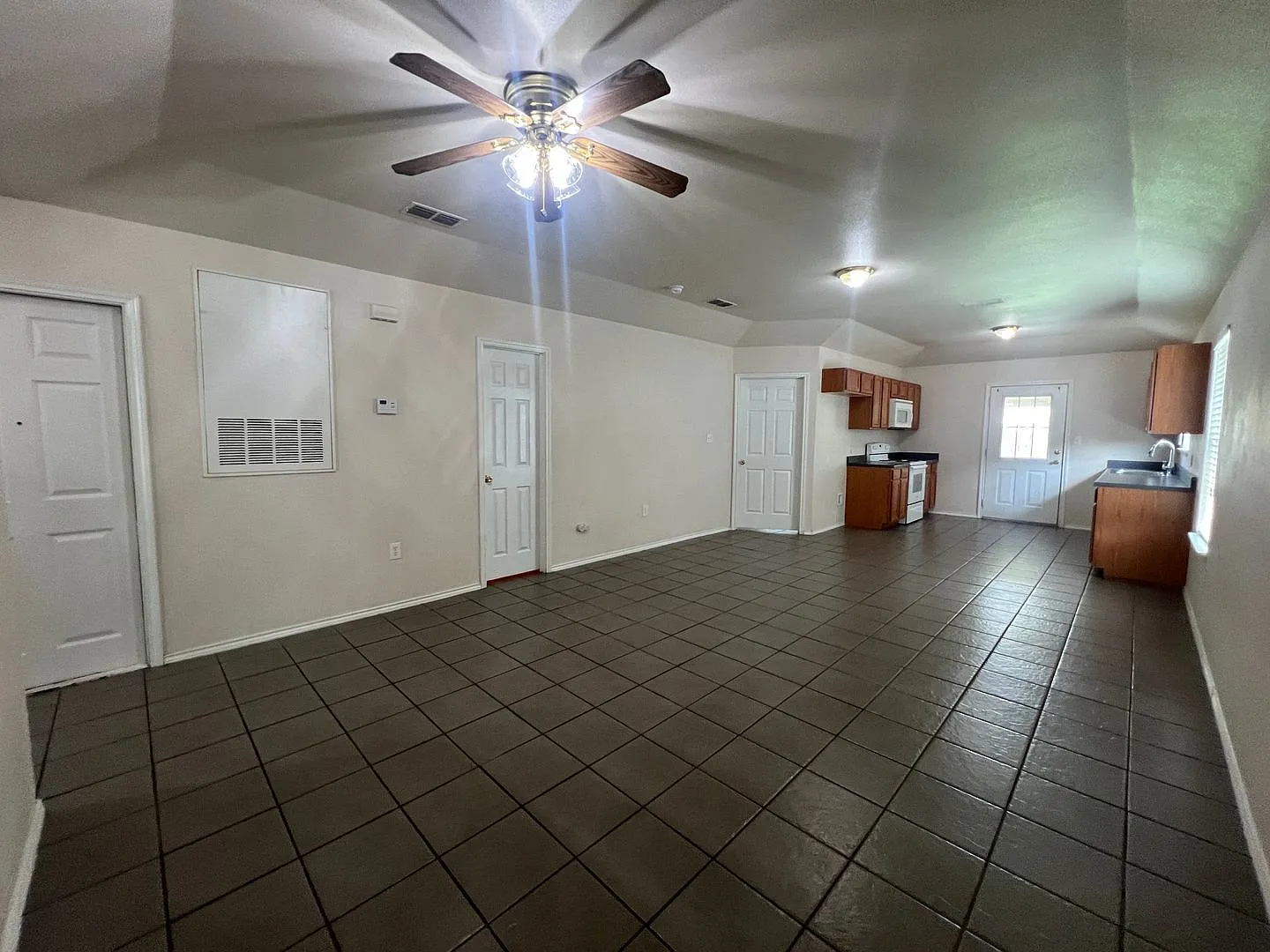 2/2/1 Duplex near Hwy 46 / Ceramic Tile Throughout (No Carpet) / Covered Patio with Large Backyar... — Photo 3