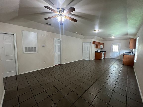 3rd image of 239B Rosalie Dr