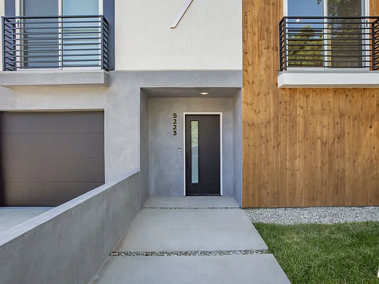 5221 1/2 Cleon Ave — Photo 2