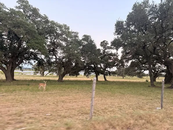 4401 Potters Creek Rd, Canyon Lake, TX 78133