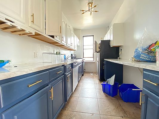 2nd image of 1087 Carroll St APT D8