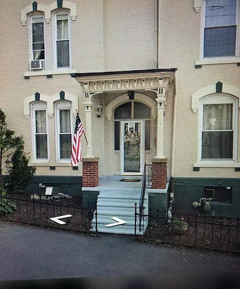 820 Vine St — Photo 1