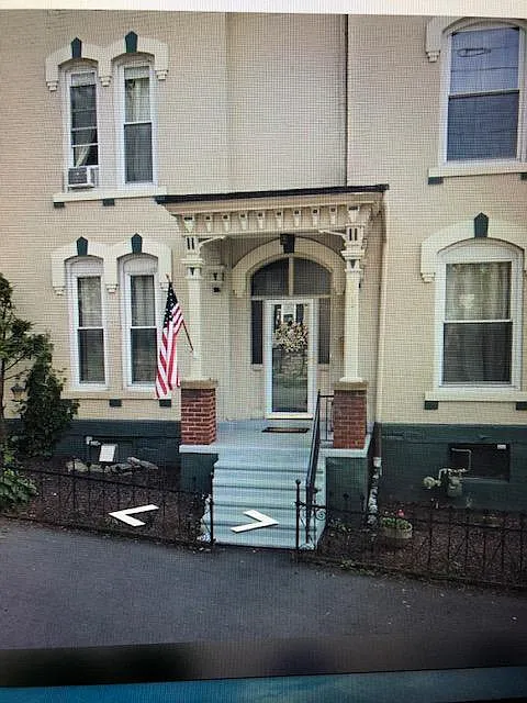 820 Vine St
