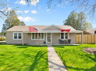 363 1st St, Wheeling, IL 60090