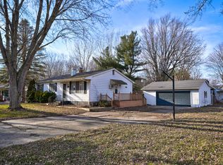 902 Bentley St, Chesaning, MI 48616