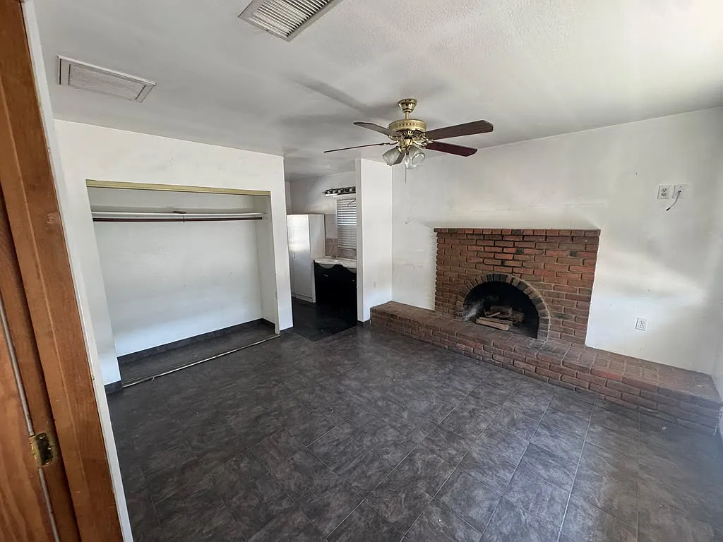 3 bed, 1.5 bath, 1150 sqft, $2,200 — Photo 2