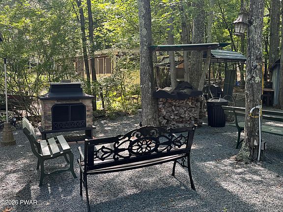 4th image of 140 Paupack Dr