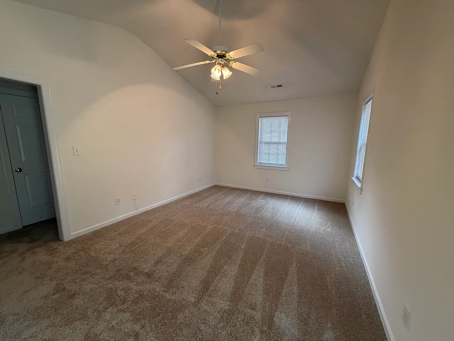 2 bed, 850 sqft, $995 — Photo 2