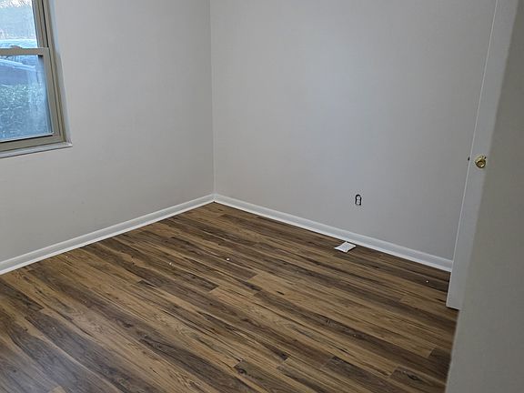 4th image of 100 Meadow Lane Ct #5