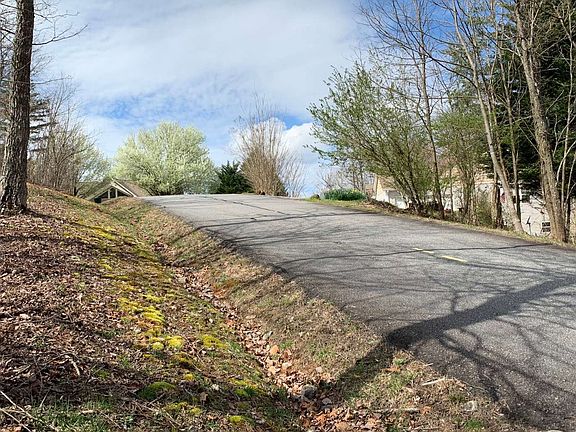 5th image of 42 Dan Knob Dr