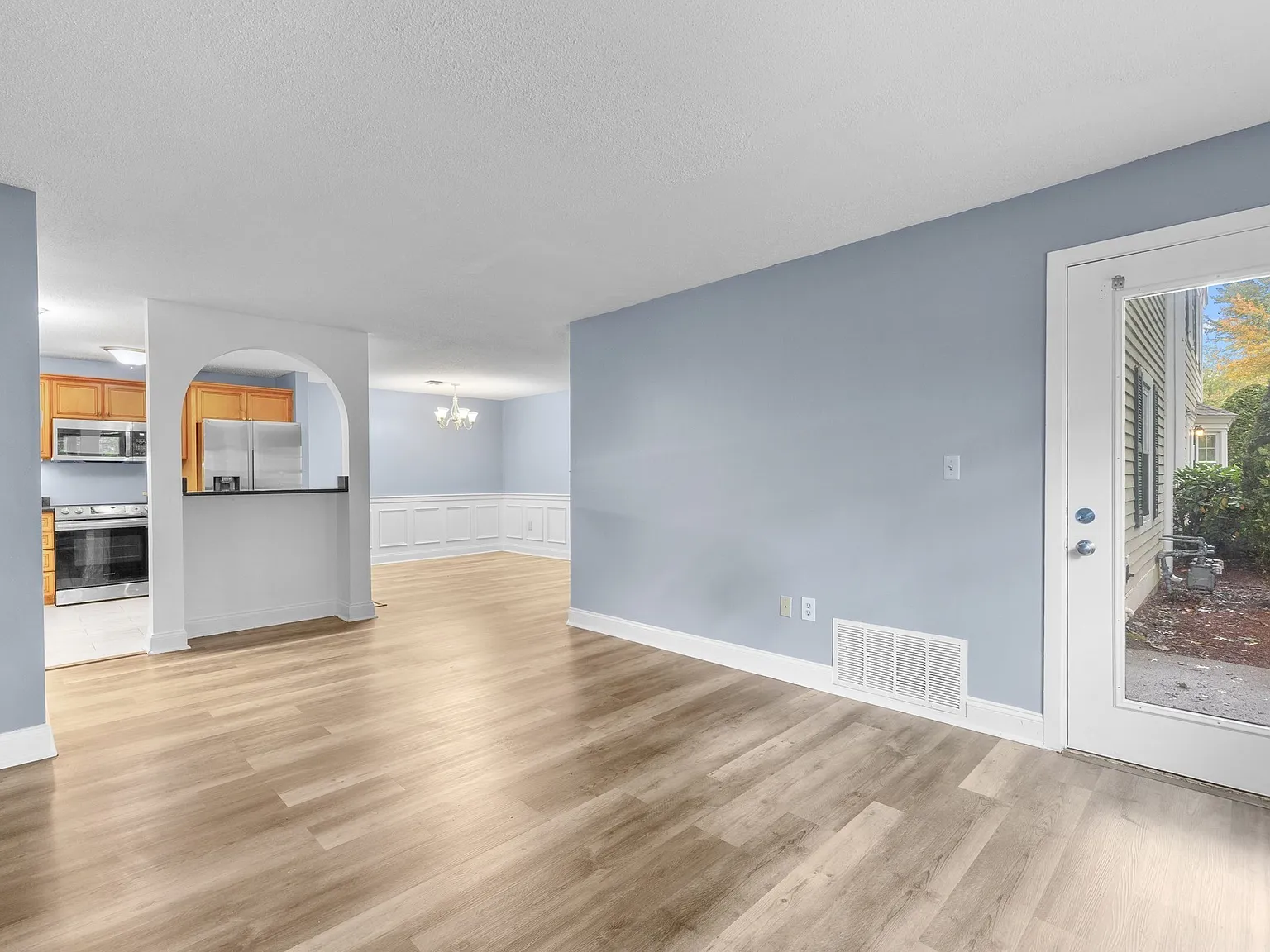 3 bed, 2.0 bath, 1163 sqft, $2,900 — Photo 3