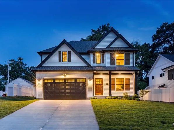 122 Morningside Dr, Saint Louis, MO 63122