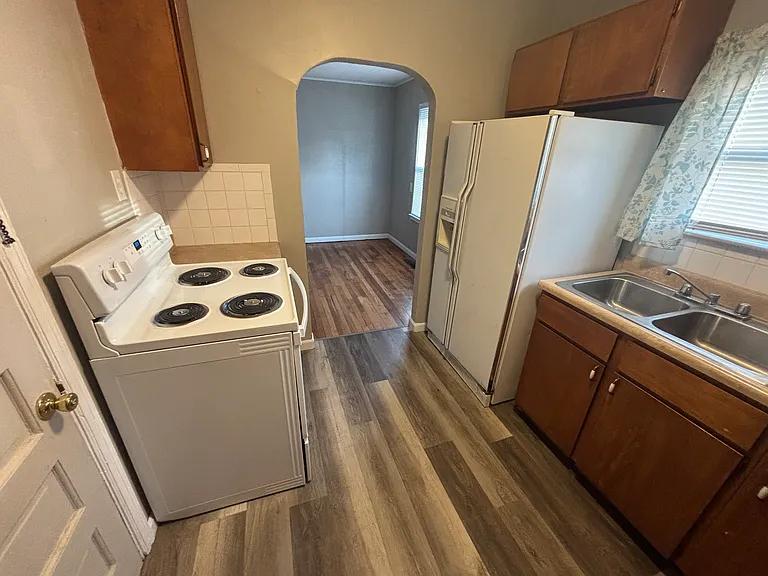 701 N Doris St — Photo 11