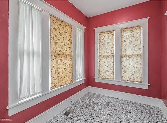 2nd image of 527 Boulevard St