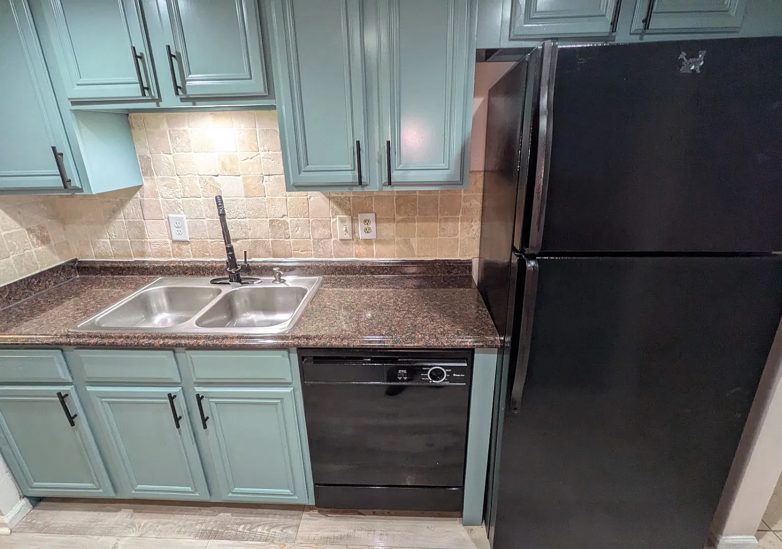 2 bed, 2.5 bath, 1600 sqft, $1,400 — Photo 3