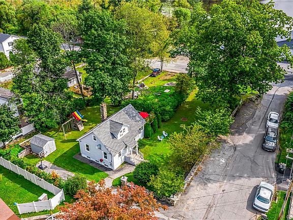 2nd image of 211 Willow Dr